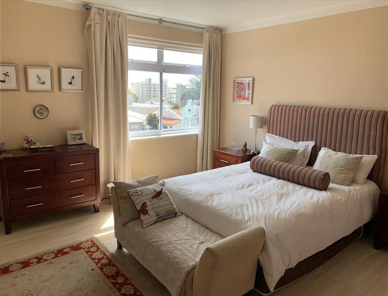 2 Bedroom Property for Sale in Sea Point Western Cape